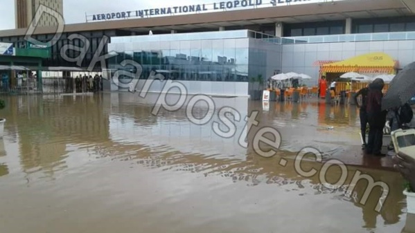 L'aéroport de Dakar inondé