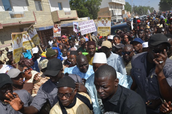 Arrivée du Président Macky Sall à Louga – Impressionnante mobilisation de Moustapha Diop pour accueillir le chef de l’Apr (IMAGES EXCLUSIVES DAKARPOSTE)