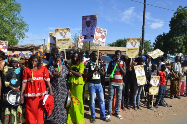 Arrivée du Président Macky Sall à Louga – Impressionnante mobilisation de Moustapha Diop pour accueillir le chef de l’Apr (IMAGES EXCLUSIVES DAKARPOSTE)