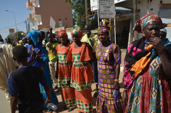 Arrivée du Président Macky Sall à Louga – Impressionnante mobilisation de Moustapha Diop pour accueillir le chef de l’Apr (IMAGES EXCLUSIVES DAKARPOSTE)