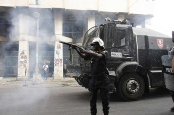 L'AG de la Mairie de Dakar se termine en queue de poisson..Comment le marabout Serigne Assane Mbacké a incité les jeunes à jeter des projectiles aux policiers