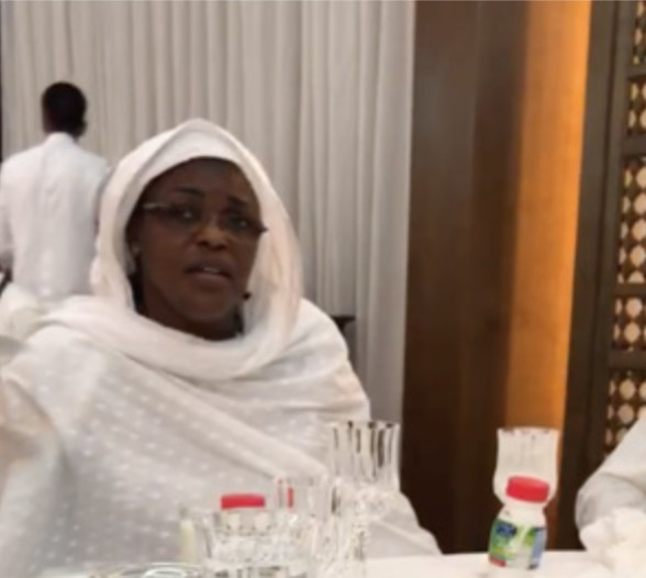  Regardez comment le Pr Macky Sall et la Première Dame ont rompu samedi le jeûne (EXCLUSIVITÉ DAKARPOSTE)