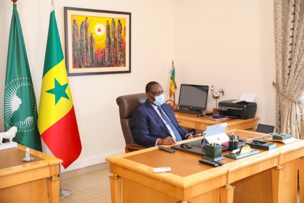 Le PR Macky Sall peiné par le décès de l'ancien ministre de l'Intérieur Cheikh Saadibou Fall.