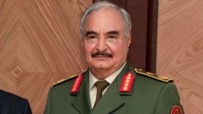 Un juge fédéral américain recommande un jugement par défaut contre Haftar