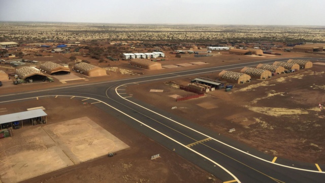 Un avion militaire s'écrase à l'aéroport de Gao au Mali - images