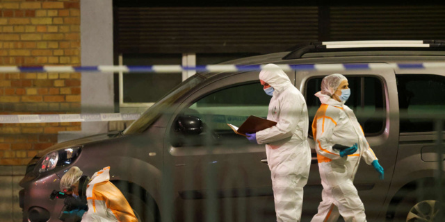 Attentat à Bruxelles en direct : deux Suédois tués, le suspect, toujours en fuite, a été identifié par la police