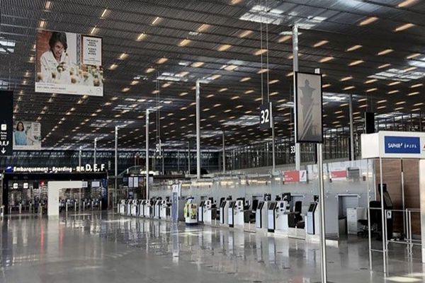 LILLE, TOULOUSE, NANTES... SIX AÉROPORTS ÉVACUÉS APRÈS DES ALERTES À LA BOMBE