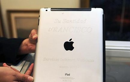 L'ancien iPad du pape vendu 30.500 dollars