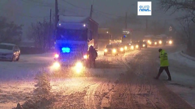 D'importantes chutes de neige dans l'Est de l'Europe font plusieurs morts