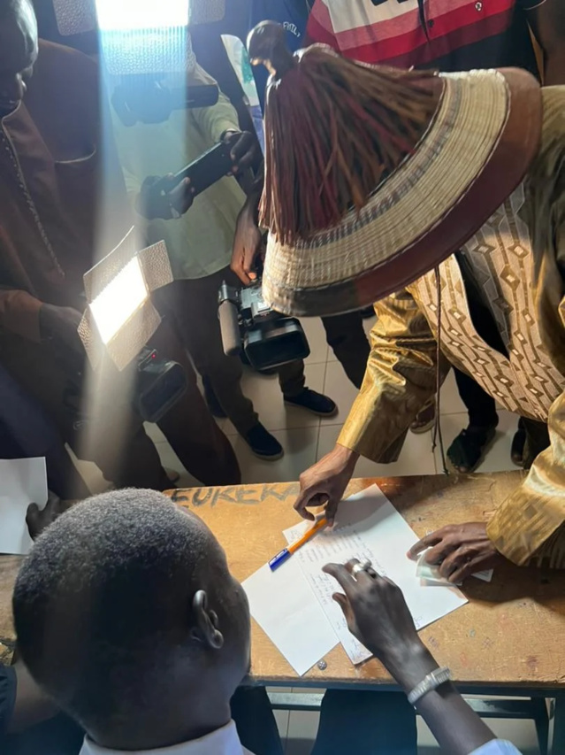 « Deuil électoral » : Ces Sénégalais qui se sont rendus dans les bureaux de vote (photos)