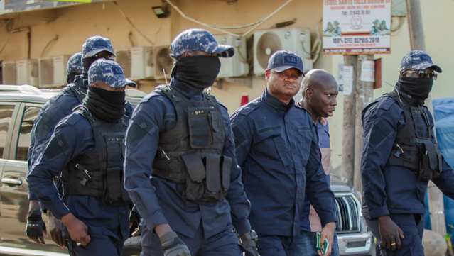 La Gendarmerie ordonne aux agents du Pur d’enlever leurs casquettes