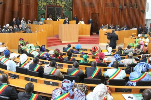 Ce qu'il faut comprendre de ce qui s'est passé ce lundi 25 Juin 2015 à l'Assemblée Nationale Sénégalaise!