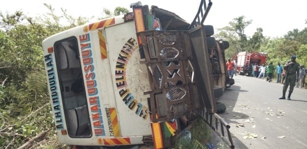 Louga : Un bus se renverse à l’entrée de la ville