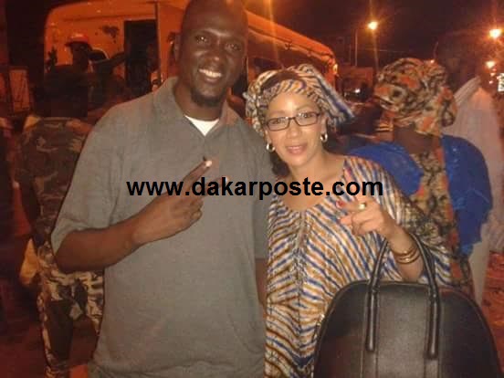 ​Arrêt sur image: Feu Pacotille pose ici avec la soeur de Souleymane Jules Diop, en l'occurrence Helene Ndella Chaupin, Présidente du mouvement "Askaw"