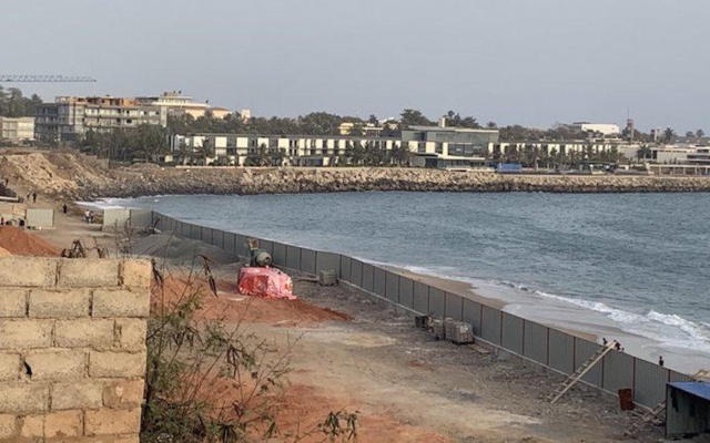 Lassés de voir le littoral se bétonner sans limite, riverains et associations dénoncent depuis longtemps cette privatisation rampante du domaine public. La fermeté de l’État pourra-t-elle en finir avec les appétits fonciers sur ces zones à protéger ?