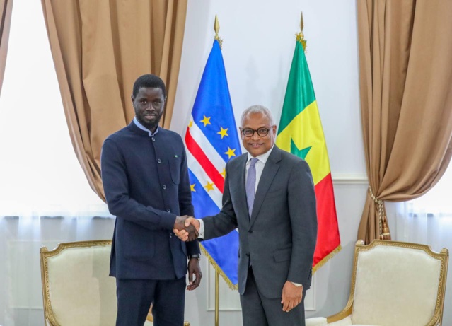 Découvrez les images de l’arrivée du président Bassirou Diomaye Faye à Praia, au Cabo Verde