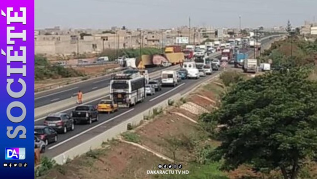 Autoroute à péage: Un carambolage entre trois camions crée un long bouchon vers Rufisque