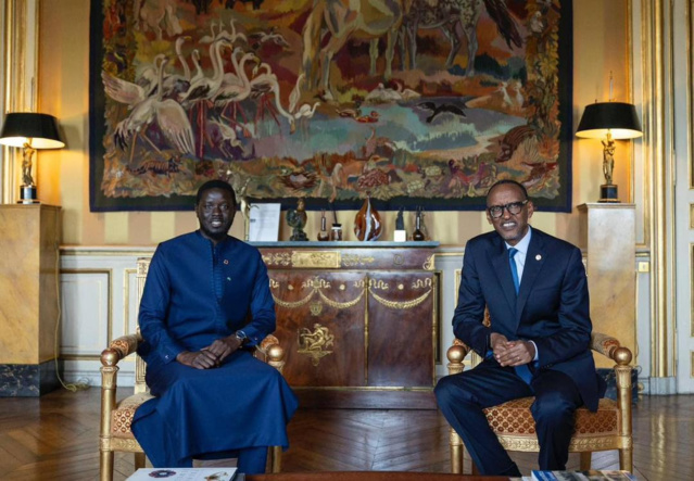 Paris- Président Paul Kagame en pleine discussion avec Son Excellence Bassirou Diomaye Faye