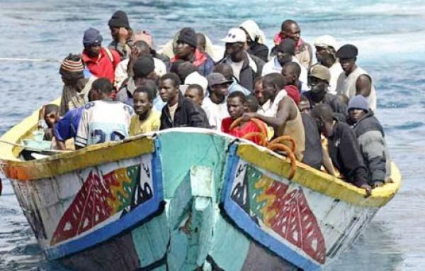 CHAVIREMENT D'UNE PIROGUE A ST LOUIS-   30 corps retrouvés finalement enterrés en Mauritanie