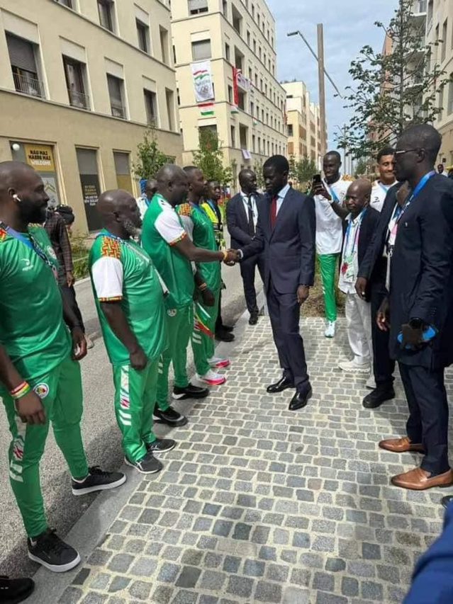 Le Président de la République Bassirou Diomaye Faye, s'est rendu au village olympique