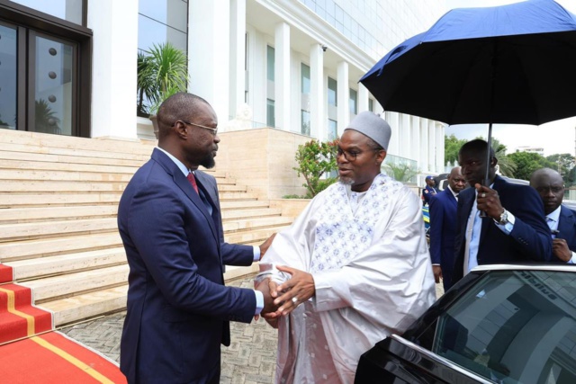 Revivez en images la séance de travail entre le Vice-Président de la Gambie, Muhammed B.S.JALLOW et le Premier Ministre Ousmane SONKO au building administratif Mamadou DIA.