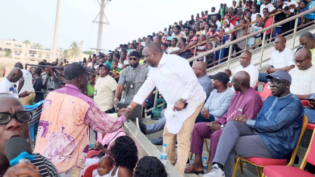 Finales régionales à Saint-Louis du SÉNÉGAL-  Le parrain, Amadou Niang,  chouchou des "Ndar-Ndar", s'enjaille sur le son dédié à Ousmane Sonko ... 