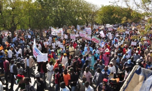 Après le caillassage de son véhicule à l'Ucad, ca risque de chauffer pour le Président Sall