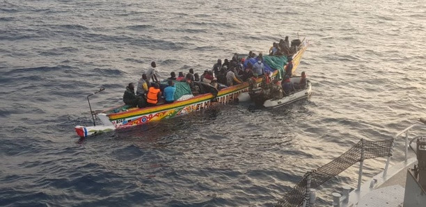 Une pirogue partie du Sénégal débarque à El Hierro : 175 personnes, dont 39 femmes, 9 bébés et 1 cadavre, trouvées à bord