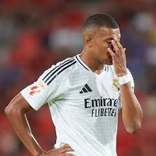 KYLIAN MBAPPÉ SE FAIT DÉZINGUER PAR LA PRESSE ESPAGNOLE APRÈS SON MATCH RATÉ CONTRE BARCELONE