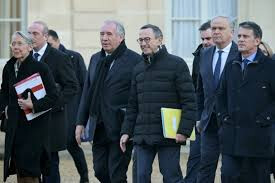 Appel à l'audace et à la stabilité au premier Conseil des ministres du gouvernement Bayrou