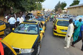 Prolifération des plateformes de Transport « VTC »: Les chauffeurs des taxis jaune-noirs en brassards rouges