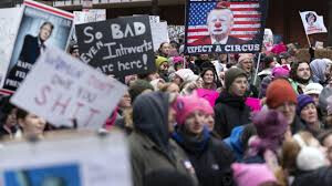 Aux États-Unis, des milliers de manifestants anti-Trump dans les rues de Washington