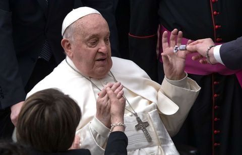 Le pape François dans un état critique après une longue crise respiratoire