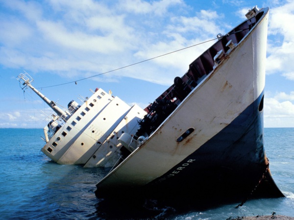 Cet intrigant black out total suite au chavirement d'un bateau sous nos eaux!