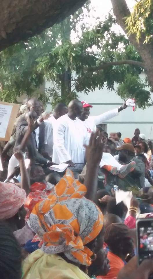 ​Premières images de l'incroyable caravane du front du NON à Thies.