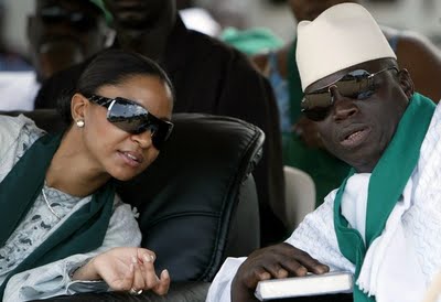 Gambie : Branle bas de combat ou signes de fin de règne?...La femme du Pr Jammeh quitte nuitamment la Gambie pour le...Maroc... (EXCLUSIF DAKARPOSTE)