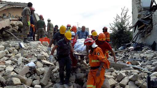 L'Italie prépare les funérailles des victimes du séisme