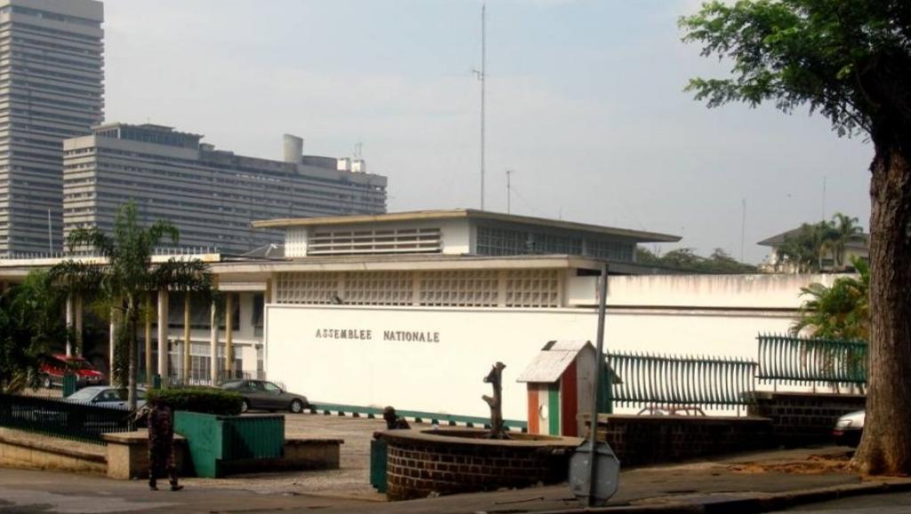 Côte d’Ivoire: le Parlement vote pour sa nouvelle Constitution
