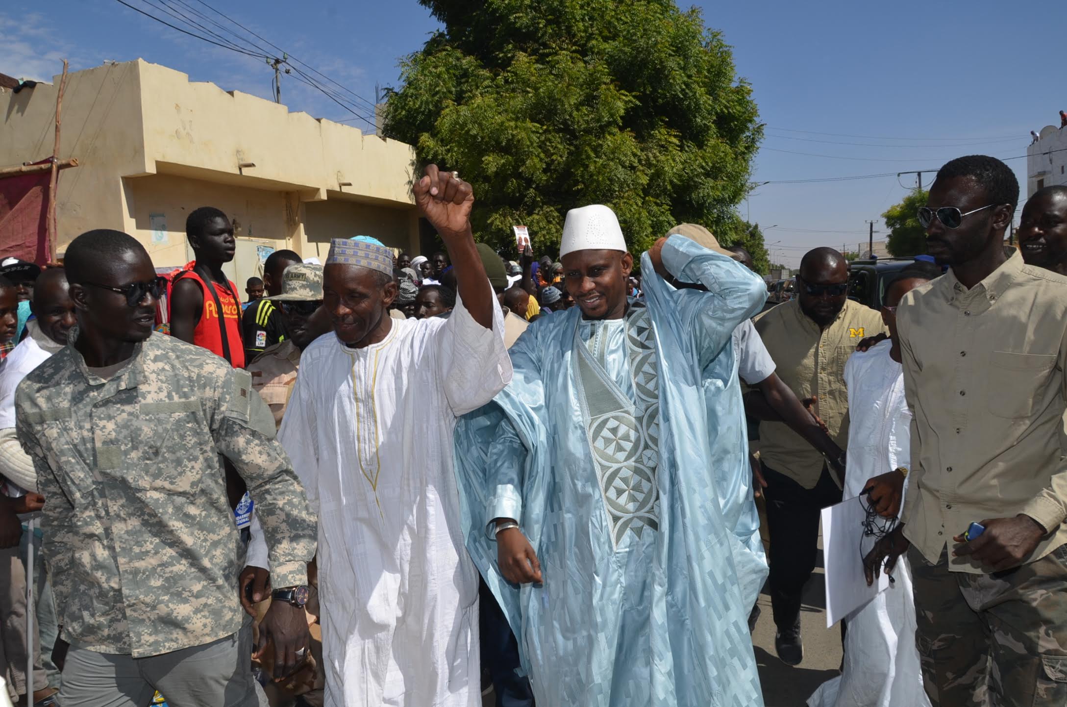 Arrivée du Président Macky Sall à Louga – Impressionnante mobilisation de Moustapha Diop pour accueillir le chef de l’Apr (IMAGES EXCLUSIVES DAKARPOSTE)