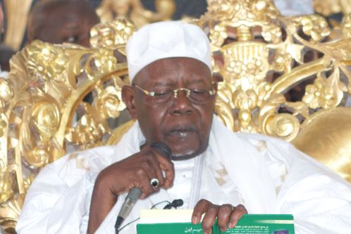 Devenu de facto sixième khalif général des Tidianes, Serigne Abdou Al Amin a dirigé la prière mortuaire d'Al Maktoum