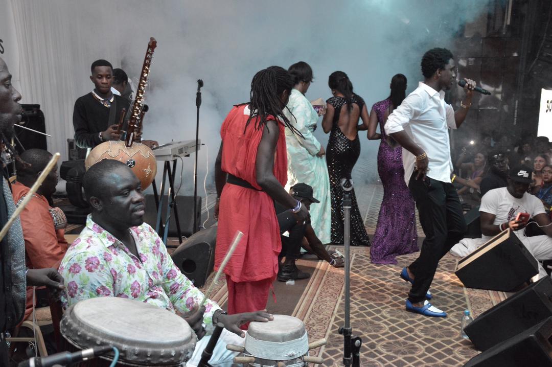  "Live" à guichets fermés chez Barrow- Waly Seck ..."Roi de la musique Séné-Gambienne"