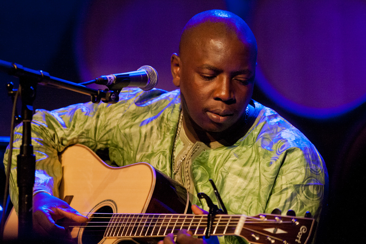 VIEUX FARKA TOURÉ DÉCOUVRE LE FESTIVAL DE JAZZ DE SAINT-LOUIS