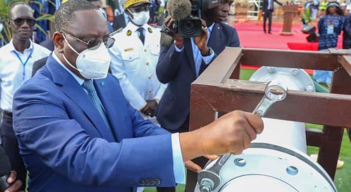 Accès à l’eau: Macky Sall lance les travaux de la première usine de dessalement d’eau de mer à Dakar