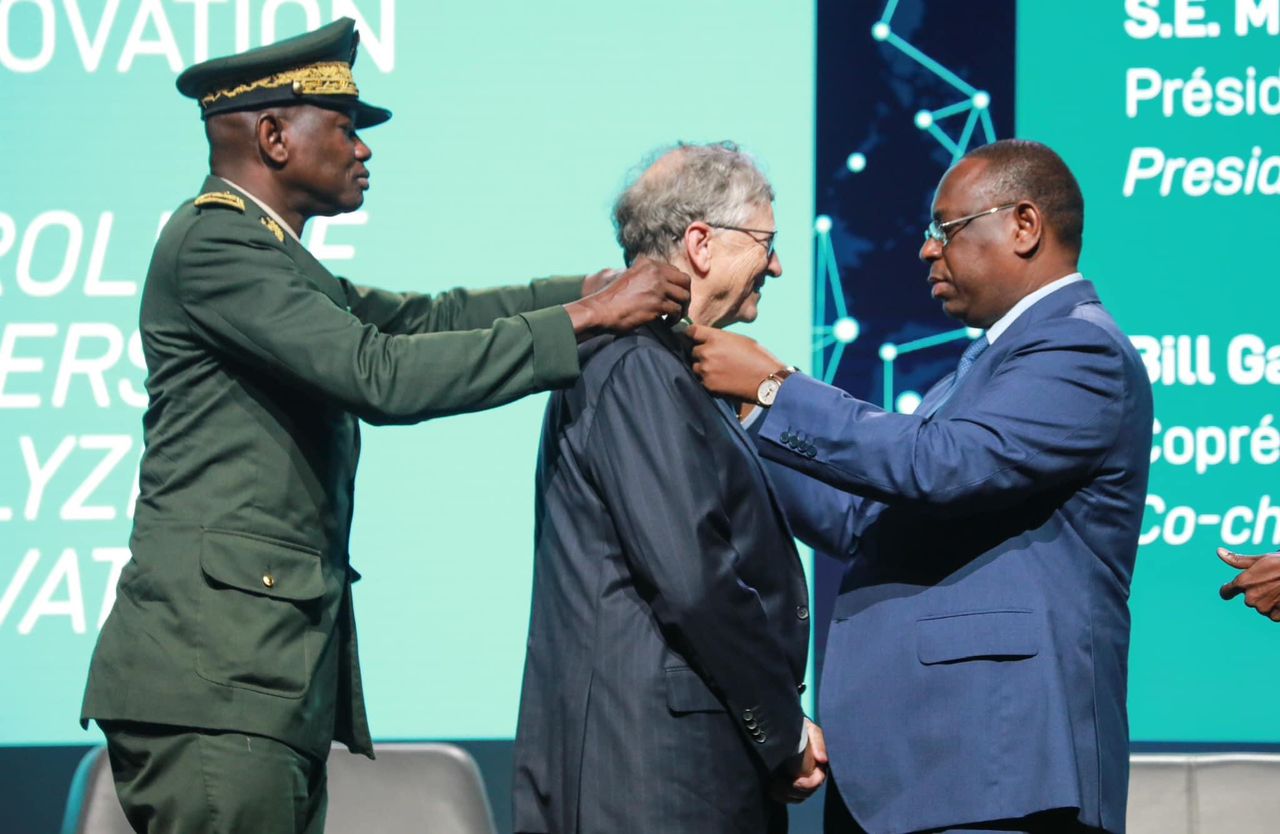 Grand Challenges Dakar 2023 Le Président Macky Sall élève Bill Gates Au Rang De Commandeur 1491