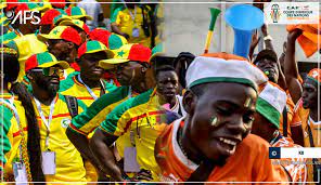 COTEDIVOIRE-AFRIQUE-FOOTBALL / CAN 2023 :  des supporters sénégalais et ivoiriens marchent ensemble pour que triomphe le fair-play