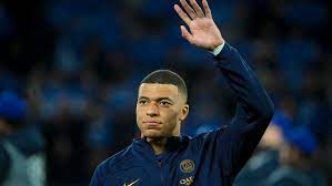 KYLIAN MBAPPÉ A ANNONCÉ À NASSER AL-KHELAÏFI QU'IL ALLAIT QUITTER LE PSG EN FIN DE SAISON (MÉDIAS)