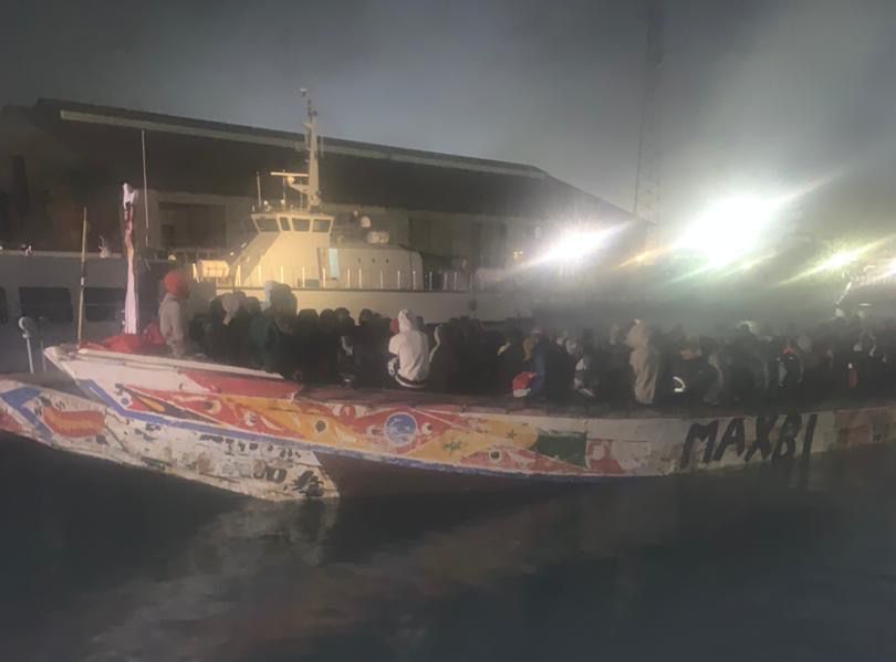 ÉMIGRATION IRRÉGULIÈRE | INTERCEPTION AU LARGE DE GORÉE D’UNE PIROGUE AVEC 164 CANDIDATS