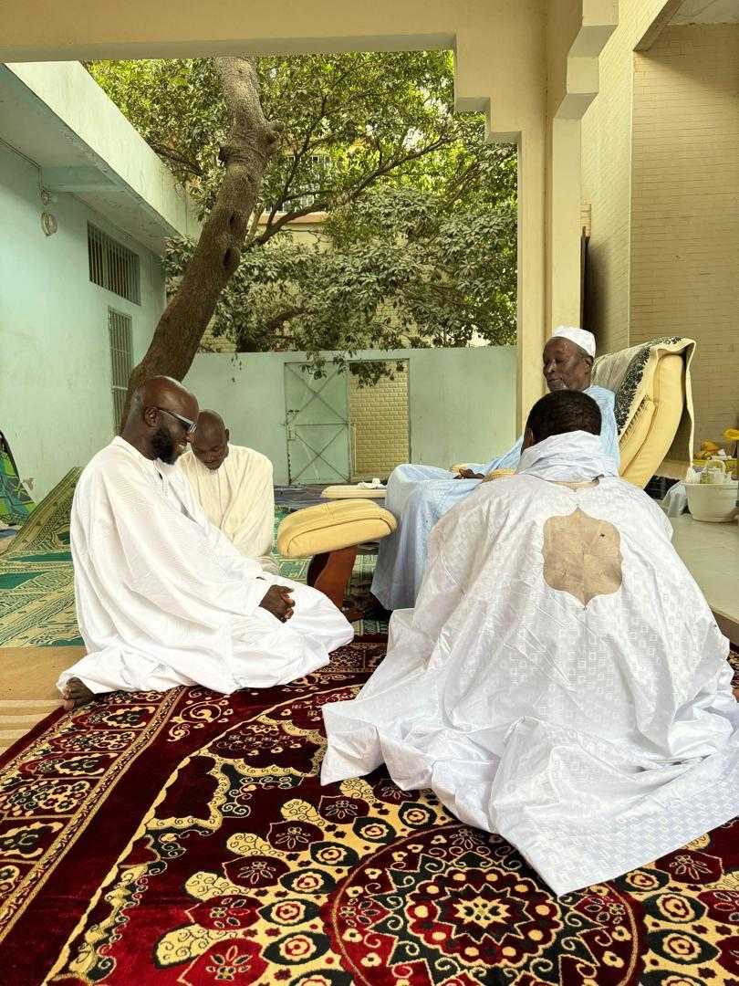 Reçu par Serigne Cheikh Saliou Mbacké en présence de ...Serigne Bass Abdou Khadre- Que prépare encore le ministre des transports, El Malick Ndiaye?