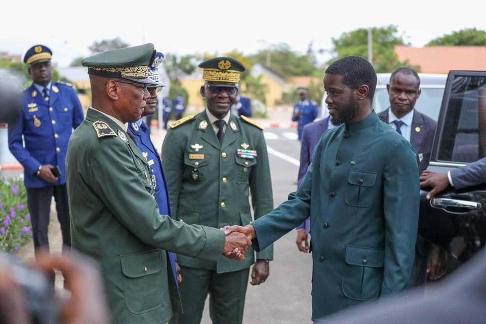  Revivez la cérémonie de remise de diplômes aux stagiaires de l'école d'état-major et aux auditeurs de l'école supérieure de guerre de l'Institut de Défense du Sénégal (IDS)