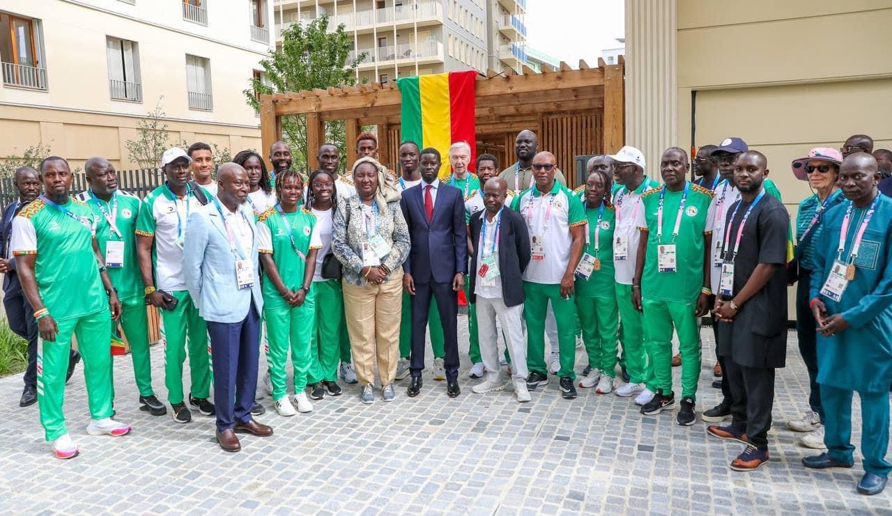 Le Président de la République Bassirou Diomaye Faye, s'est rendu au village olympique